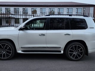 2018 Toyota Land Cruiser 200 Series Рестайлинг 2, белый, 7200000 рублей, вид 2
