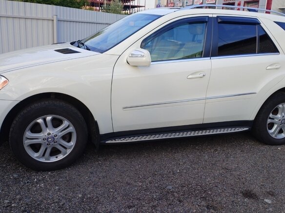2010 Mercedes-Benz M-Класс 350 II (W164) Рестайлинг, белый, 2000000 рублей - вид 3