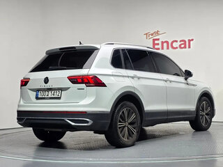 2022 Volkswagen Tiguan II Рестайлинг, белый, 3678000 рублей, вид 2
