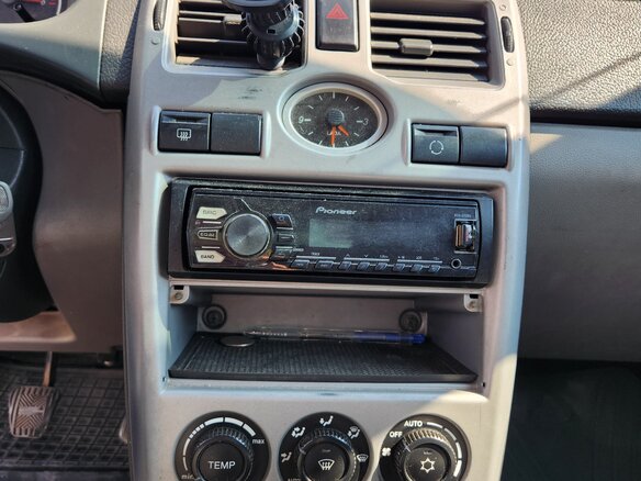 2010 Lada (ВАЗ) Priora I, белый, 300000 рублей - вид 3