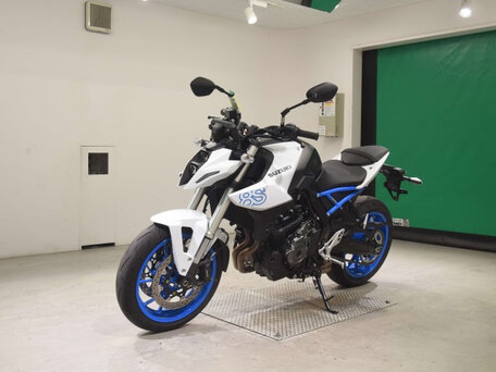 2023 Suzuki GSX-8S, белый, 900000 рублей, вид 4