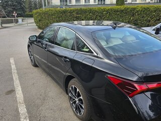 2022 Toyota Avalon V, чёрный, 3190000 рублей, вид 3