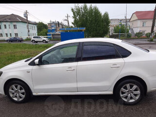 2011 Volkswagen Polo V, белый, 500000 рублей, вид 3