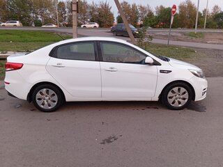 2016 Kia Rio III Рестайлинг, белый, 990000 рублей, вид 4