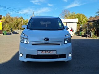 2007 Toyota Voxy II (R70), белый, 999999 рублей, вид 2