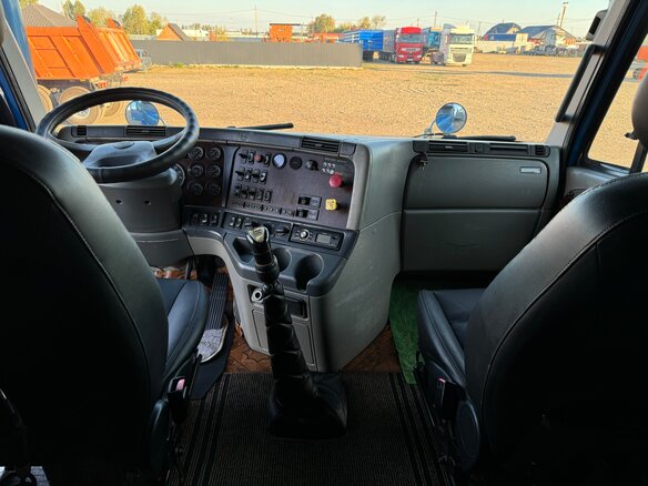 2003 Freightliner Century Class, синий, 2700000 рублей - вид 10