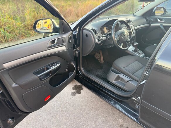 2010 Skoda Octavia II (A5) Рестайлинг, чёрный, 900000 рублей - вид 6