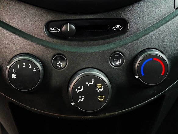 2013 Chevrolet Spark III, чёрный, 675000 рублей - вид 12