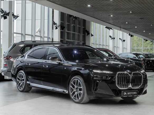 2025 BMW 7 серии 740i xDrive VII (G70), чёрный - вид 1