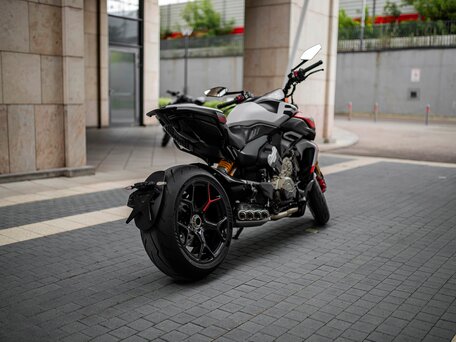2026 Ducati Diavel V4, чёрный, 4990000 рублей, вид 3