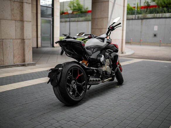 2026 Ducati Diavel V4, чёрный, 4890000 рублей - вид 2