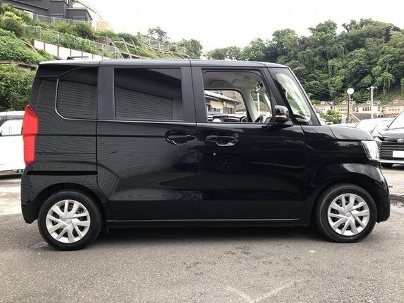 2022 Honda N-BOX II Рестайлинг, чёрный, 650000 рублей - вид 1