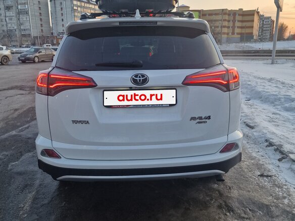 2016 Toyota RAV4 IV (XA40) Рестайлинг, белый, 2800000 рублей - вид 2