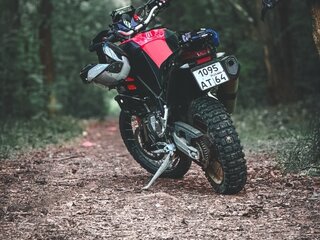 2022 Aprilia Tuareg 660, чёрный, 900000 рублей, вид 2
