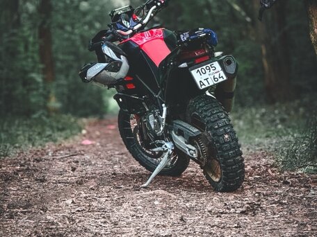 2022 Aprilia Tuareg 660, чёрный, 900000 рублей, вид 2