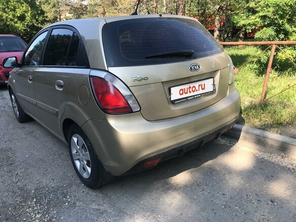 2010 Kia Rio II Рестайлинг, золотистый, 750000 рублей - вид 2