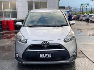 2016 Toyota Sienta II, серебристый, 990000 рублей, вид 1