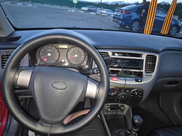 2006 Kia Rio II, красный, 550000 рублей - вид 12