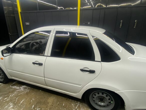 2012 Lada (ВАЗ) Granta I, белый, 350000 рублей - вид 2