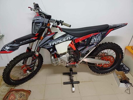 2024 ZM Tracer, красный, 400000 рублей, вид 1