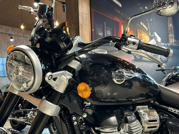 2026 Royal Enfield Super Meteor, чёрный, 764000 рублей - вид 8