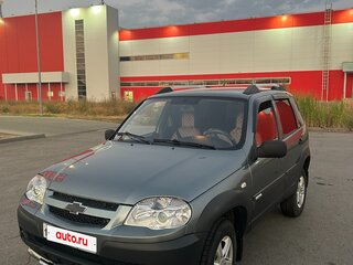 2011 Chevrolet Niva I Рестайлинг, серый, 625000 рублей, вид 1