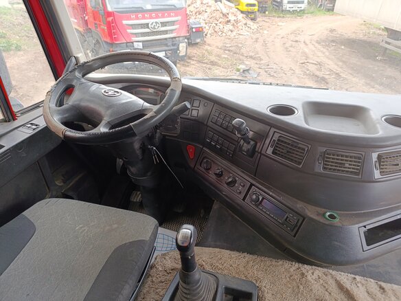2022 IVECO-Hongyan 8x4 (CQ3406), красный, 1152158 рублей - вид 4