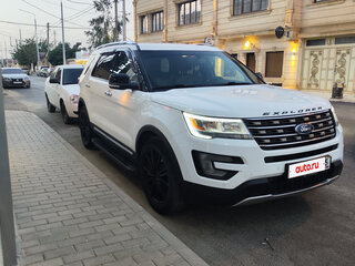 2017 Ford Explorer V Рестайлинг, белый, 3000000 рублей, вид 3