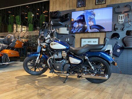 2026 Royal Enfield Super Meteor, синий, 792000 рублей, вид 1