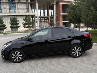 2016 Kia Rio III Рестайлинг, чёрный, 950000 рублей, вид 4
