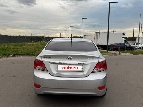 2012 Hyundai Solaris I, серебристый, 770000 рублей, вид 4