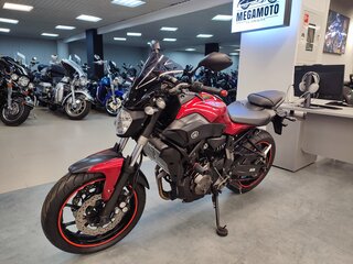 2016 Yamaha MT-07 (FZ-07), красный, 650000 рублей, вид 3