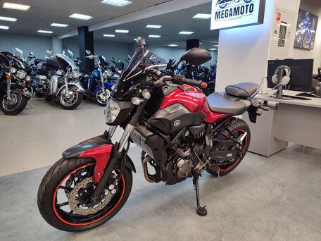 2016 Yamaha MT-07 (FZ-07), красный, 650000 рублей, вид 3