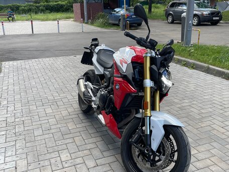 2020 BMW F 900 R, красный, 990000 рублей, вид 5