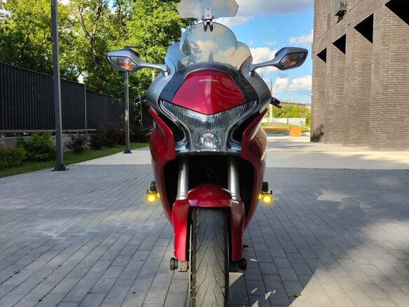 2011 Honda VFR 1200, красный, 700000 рублей - вид 3
