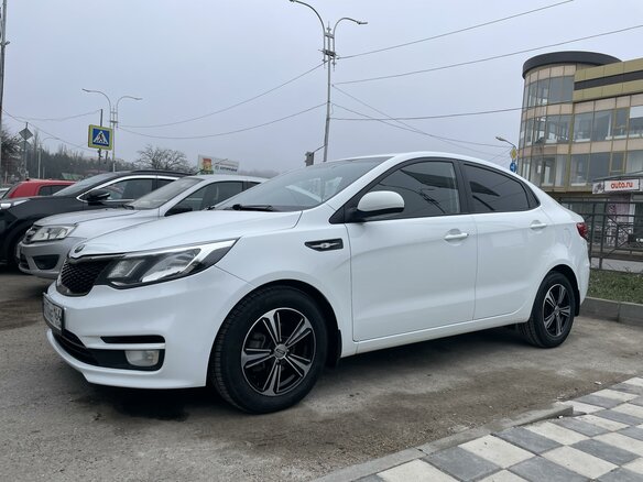 2015 Kia Rio III Рестайлинг, белый, 1170000 рублей
