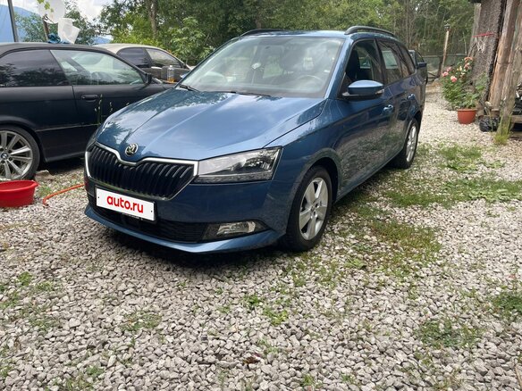 2021 Skoda Fabia III Рестайлинг, синий, 1800000 рублей
