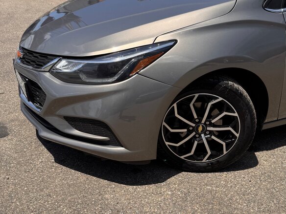 2016 Chevrolet Cruze II, серый, 1300000 рублей - вид 1