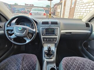 2013 Skoda Octavia II (A5) Рестайлинг, серый, 1050000 рублей, вид 3