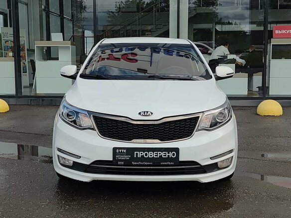 2015 Kia Rio III Рестайлинг, белый - вид 1