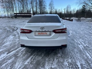 2019 Toyota Camry VIII (XV70), белый, 3250000 рублей, вид 4