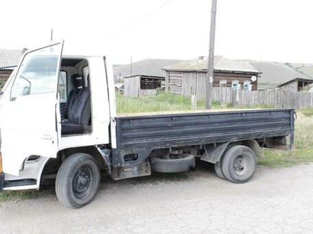 1989 Mazda Titan, белый, 700000 рублей, вид 1
