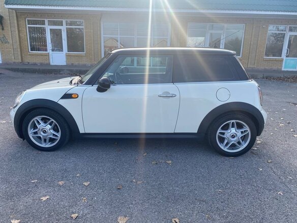 2008 Mini Hatch One II (R56), белый, 700000 рублей - вид 2