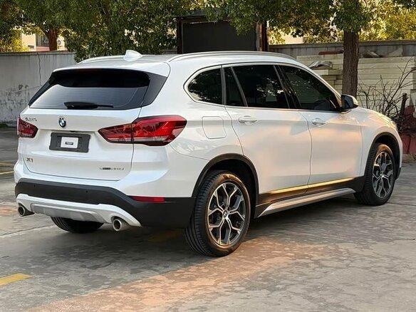 2022 BMW X1 20Li sDrive II (F48) Рестайлинг, белый - вид 3