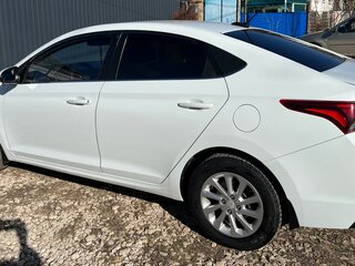 2018 Hyundai Solaris II, белый, 1600000 рублей, вид 4