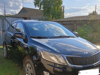 2013 Kia Rio 5-speed III, чёрный, 800000 рублей, вид 3