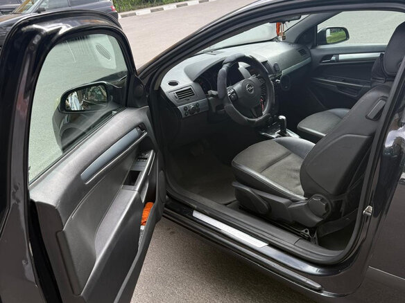 2008 Opel Astra GTC H Рестайлинг, чёрный, 610000 рублей - вид 10