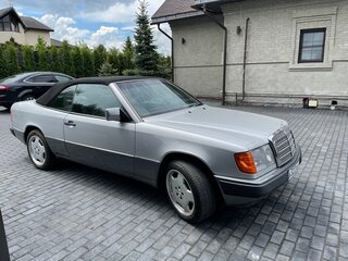1992 Mercedes-Benz W124 300, серебристый, 4950000 рублей, вид 2