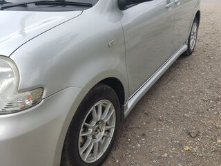 2004 Toyota Sienta I, серебристый, 680000 рублей, вид 4