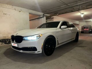 2017 BMW 7 серии Long 740Le xDrive VI (G11/G12), белый, 6500000 рублей, вид 2